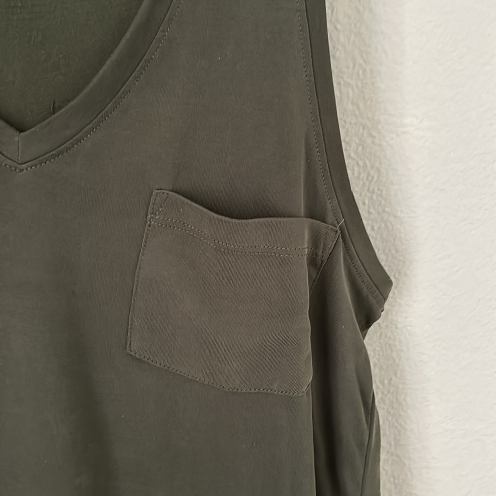 Tank top - Picture 2 of 5